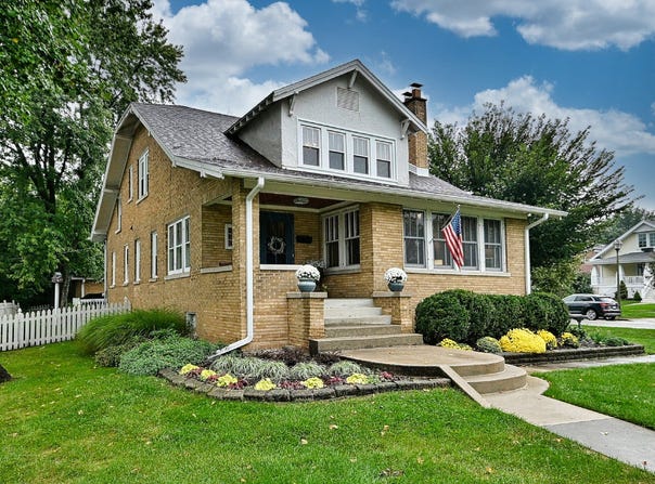 426 S Hill Avenue, Elmhurst, IL 60126