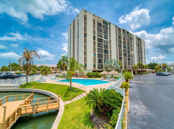 255 DOLPHIN Point, CLEARWATER BEACH, FL 33767