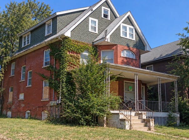 805 NE Perry Avenue, Peoria, IL 61603