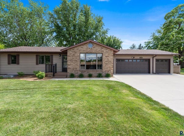 5205 W 37th St, Sioux Falls, SD 57106-1119