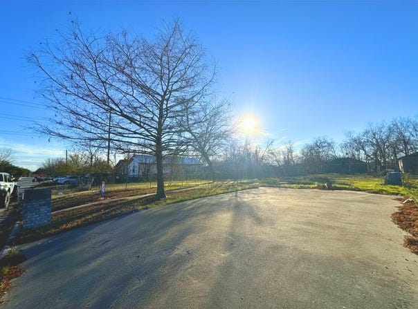 404 Sturgis St, Taylor, TX 76574