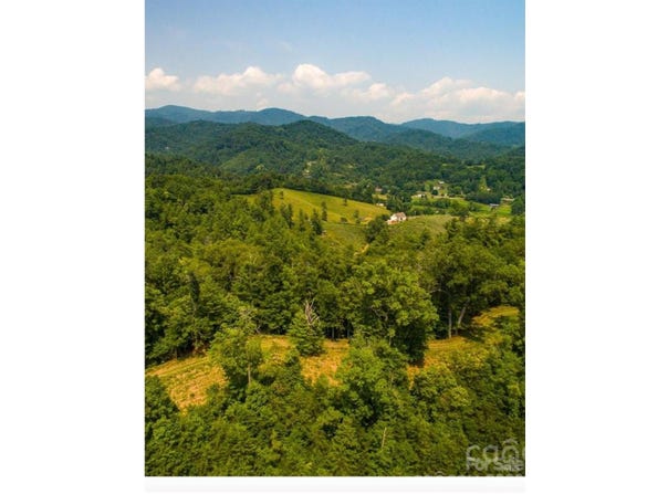 The Vines Boulevard lot: 2, 4, 9-13, 15, 20-22, Marshall, NC 28753