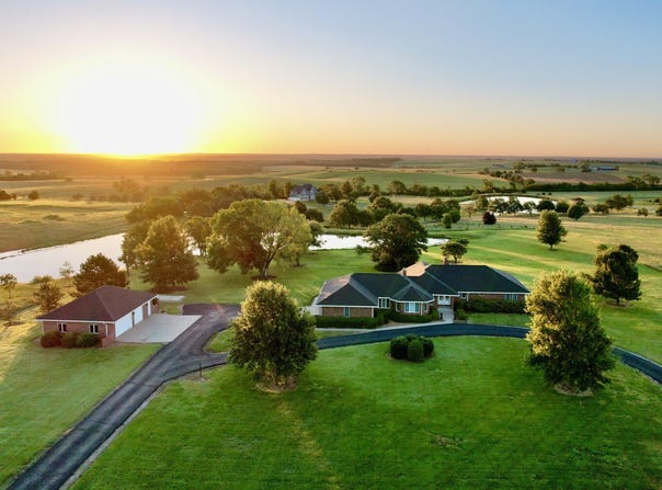 795 US 75 Hwy, Burlington, KS 66839