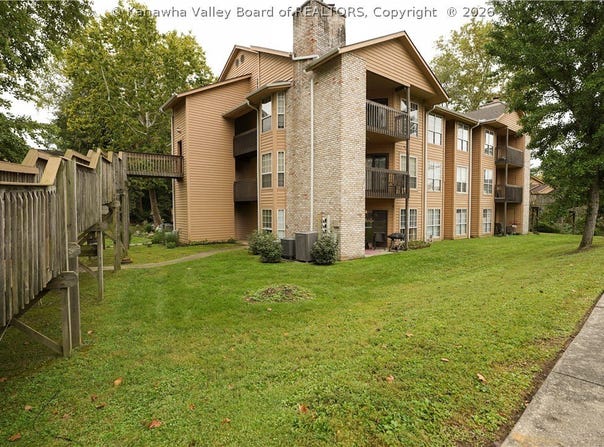 310 Oakbridge Drive, Hurricane, WV 25526