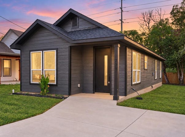 738 Chihuahua St, Lockhart, TX 78644