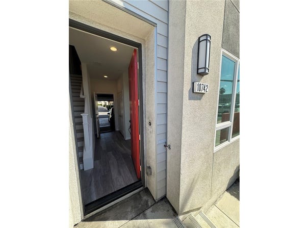 10742 Paramount, Downey, CA 90241