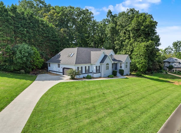 3223 Topside Drive, Kodak, TN 37764