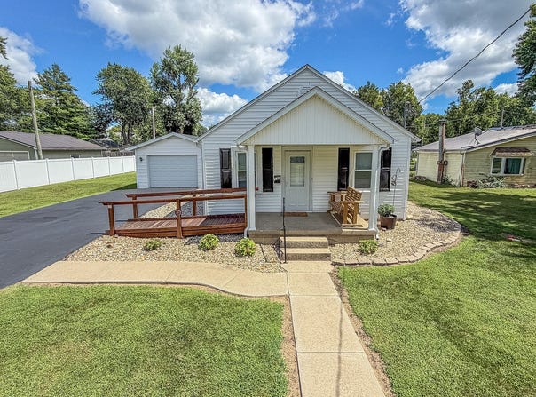 520 S 5th Street, Sullivan, IL 61951