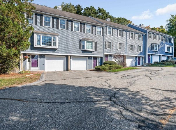 28 Meadowview Circle, Nashua, NH 03062