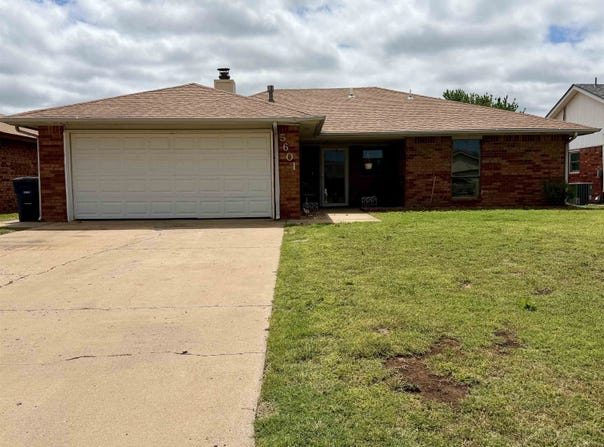 5601 Arrowhead Dr, Enid, OK 73703