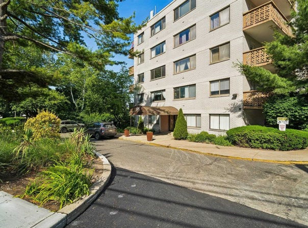1375 RIVER RD, Edgewater, NJ 07020