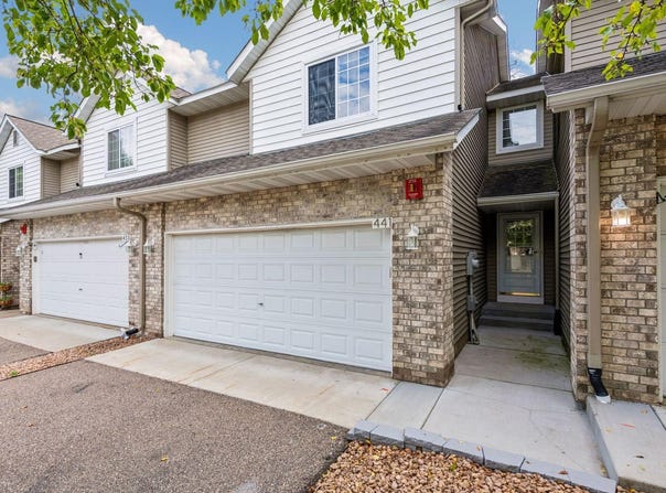 441 Pleasant Lane, Chaska, MN 55318