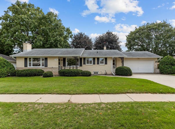 1229 E PERSHING Street, APPLETON, WI 54911