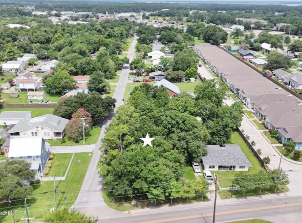 Demontluzin Avenue, Bay Saint Louis, MS 39520