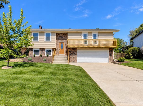 952 Hanover Lane, Dyer, IN 46311