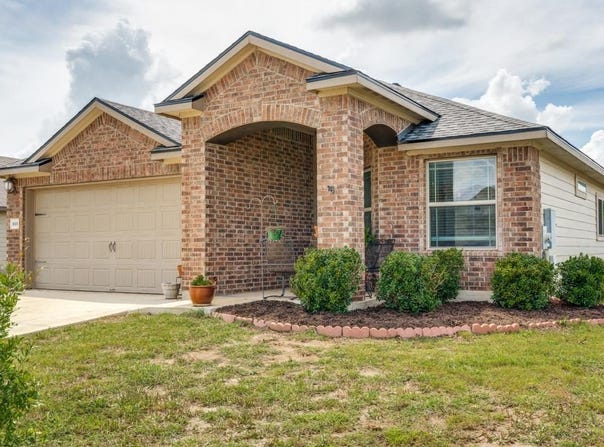 1618 Woodlands Dr, Kyle, TX 78640