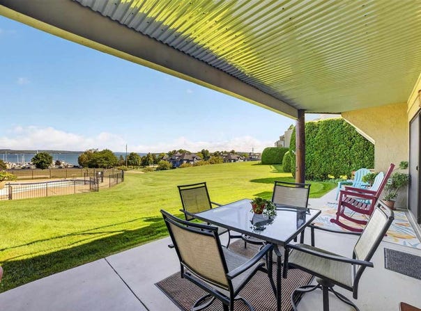 1022 Marina Bluff Dr., Charlevoix, MI 49720