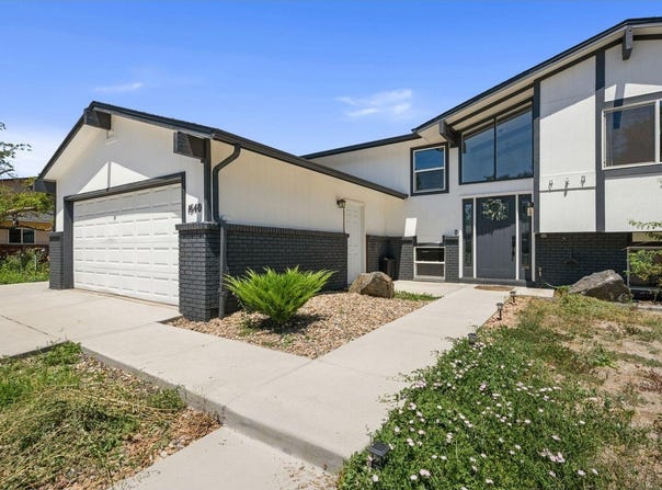 1640 Amherst Dr, Longmont, CO 80503