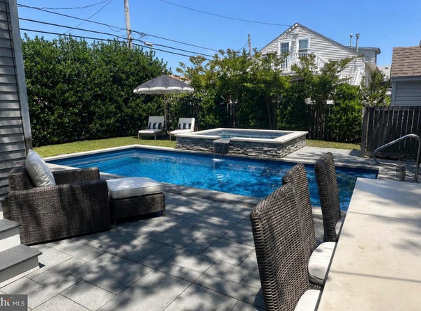 135 4TH Street, BEACH HAVEN, NJ 08008