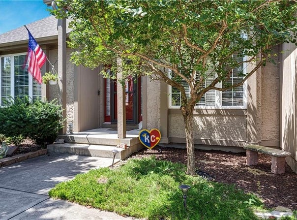 826 Trailway Drive, Raymore, MO 64083