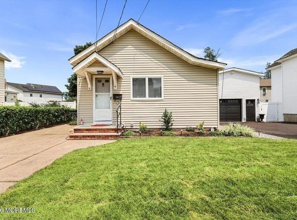 19 Manchester Avenue, Keyport, NJ 07735
