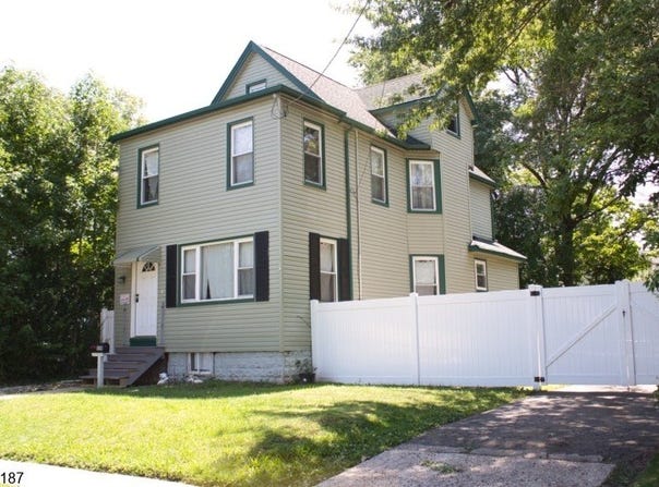156 E 8Th Ave, Roselle Boro, NJ 07203-2032