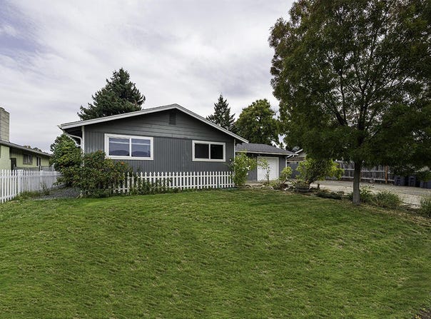 112 Saxbury Drive, Central Point, OR 97502