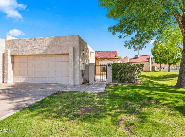 2059 E BROWN Road, Mesa, AZ 85213