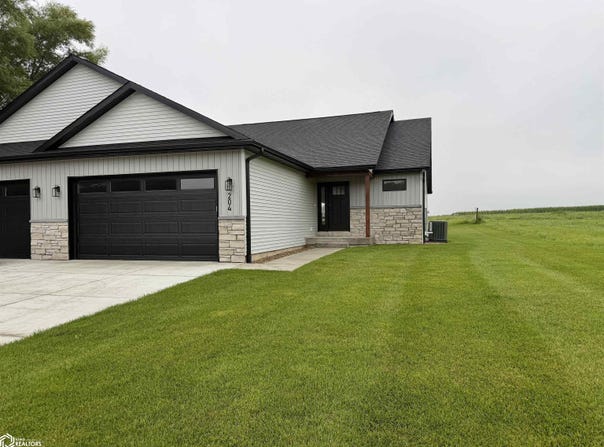 204 E Lillian Avenue, Conrad, IA 50621