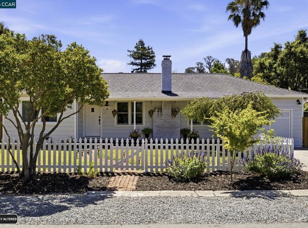 8 Lander Dr, Martinez, CA 94553