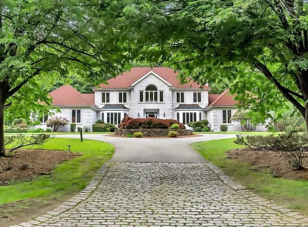 784 Strawberry Hill Rd, Concord, MA 01742