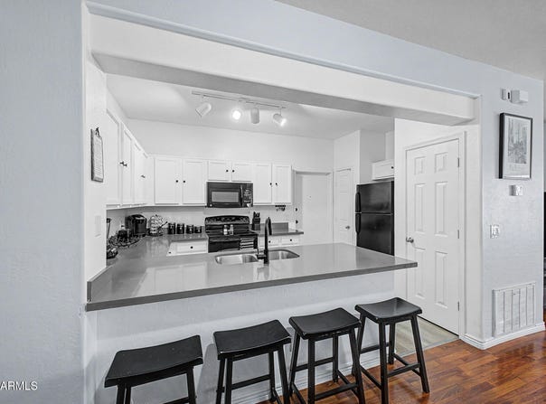 2831 E SOUTHERN Avenue, Mesa, AZ 85204