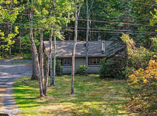 2286 Route 940, Pocono Summit, PA 18346
