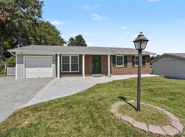 39 Oxbow Road, St Peters, MO 63376