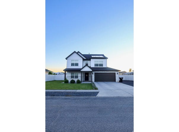 582 S LAKESIDE Dr, Franklin, ID 83237