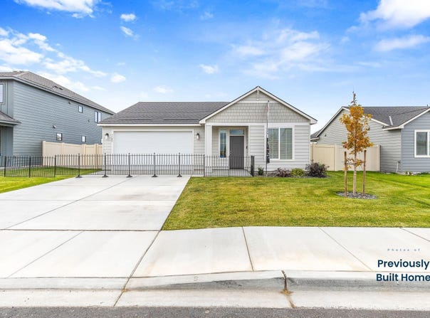301 Sapphire Ave, Grandview, WA 98930