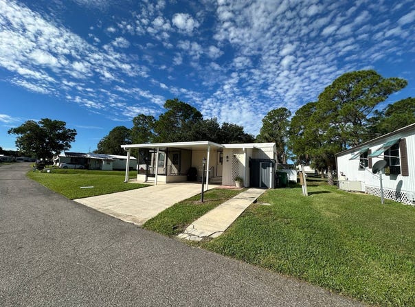 26 Royal Drive, Eustis, FL 32726