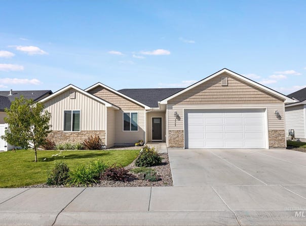 2448 Raven Ave, Burley, ID 83318