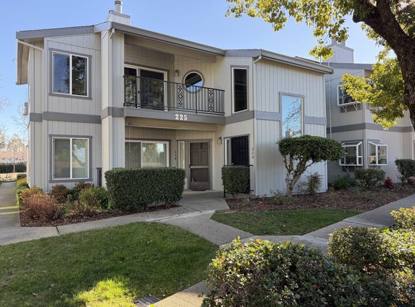 225 Ridgetop Drive, Redding, CA 96003