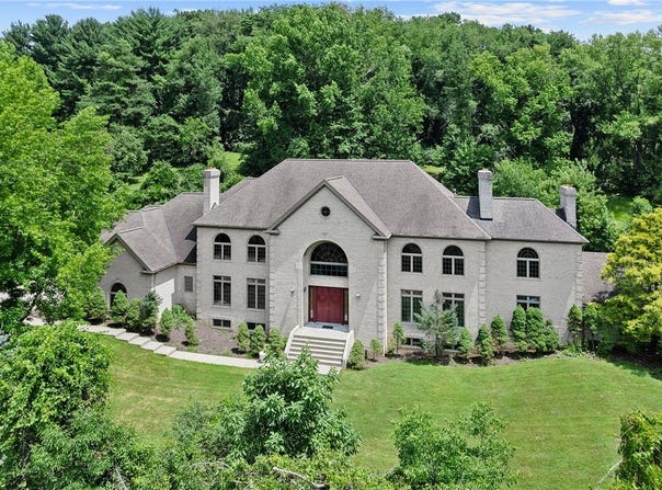 1060 Fox Chapel Road, Fox Chapel, PA 15238