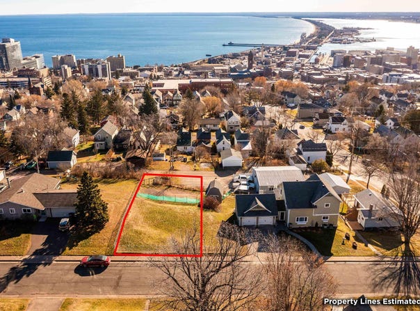 E 9th St, Duluth, MN 55811