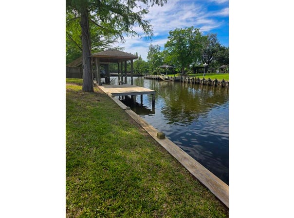 114 Robin, Bridge City, TX 77611