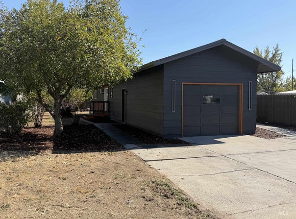 448 NW 4th St, Ontario, OR 97914
