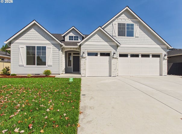 415 W 19TH St, LaCenter, WA 98629