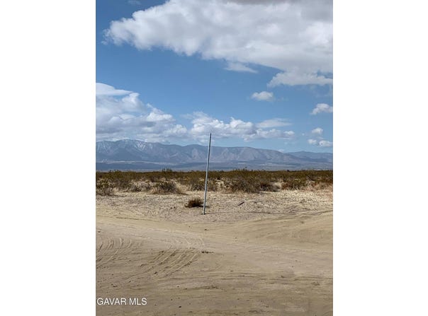 E 200th Street, Palmdale, CA 93591