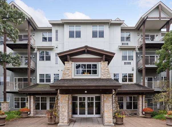 1900 Rush Lake Trail, New Brighton, MN 55112