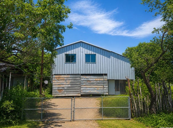 33 Jason Ave, Knippa, TX 78870