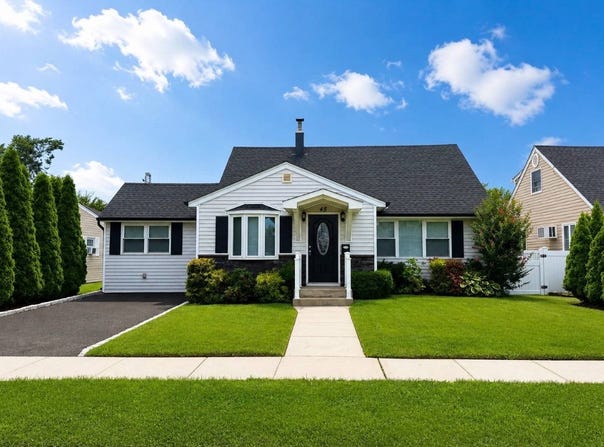 45 Berkeley Place, Massapequa, NY 11758
