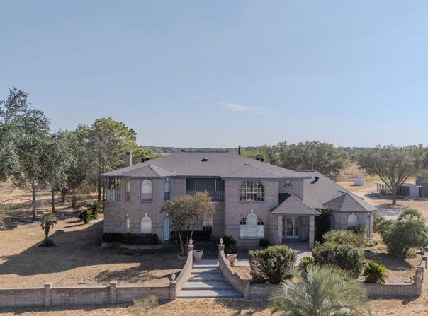 5280 Smith Rd, Von Ormy, TX 78073