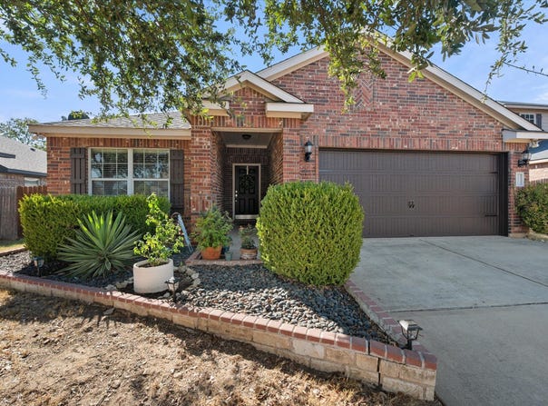 1008 Primrose Drive, Sanger, TX 76266